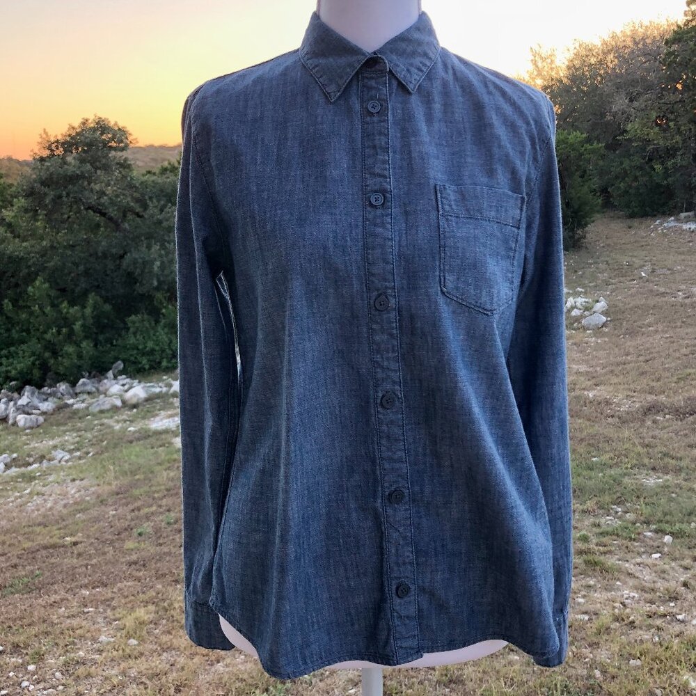 Blue Denim Button-Down Shirt Medium Dark Wash Forever 21 Size Small Fall Casual
